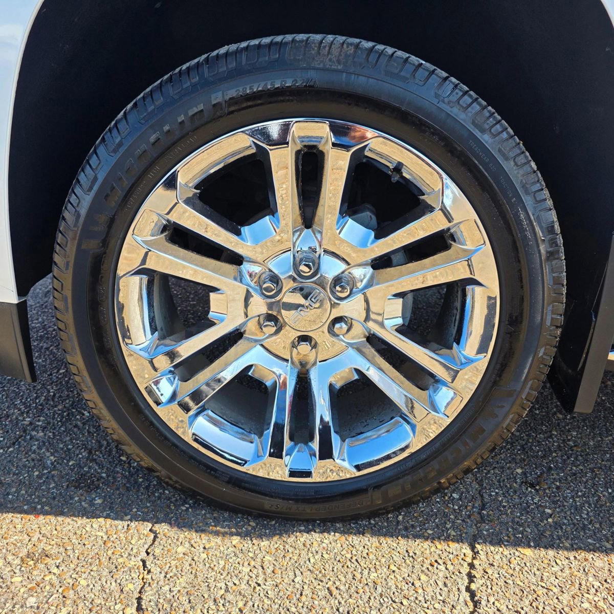 Used 2018 GMC Yukon SLT w/ Premium Edition AWD/4WD image 9