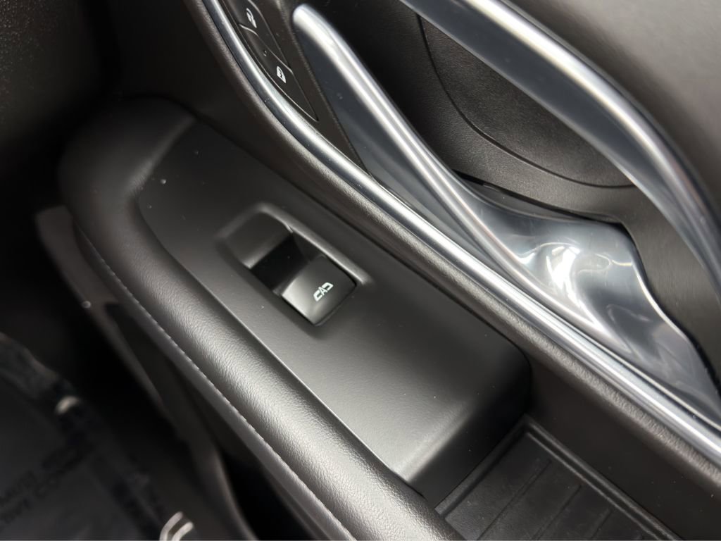 Used 2023 Chevrolet Suburban LT image 14