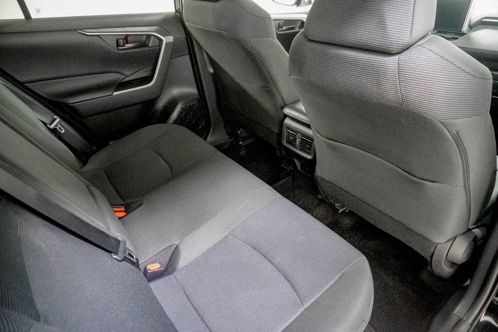 Used 2024 Toyota RAV4 LE AWD/4WD image 32