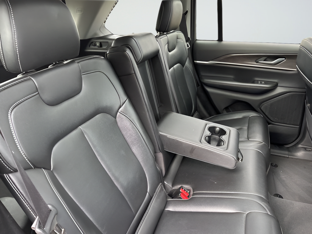 Used 2024 Jeep Grand Cherokee Limited AWD/4WD image 17