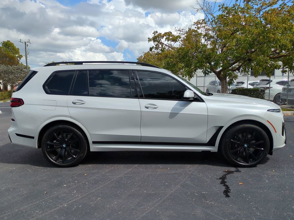 Used 2024 BMW X7 xDrive40i w/ Executive Package image 3