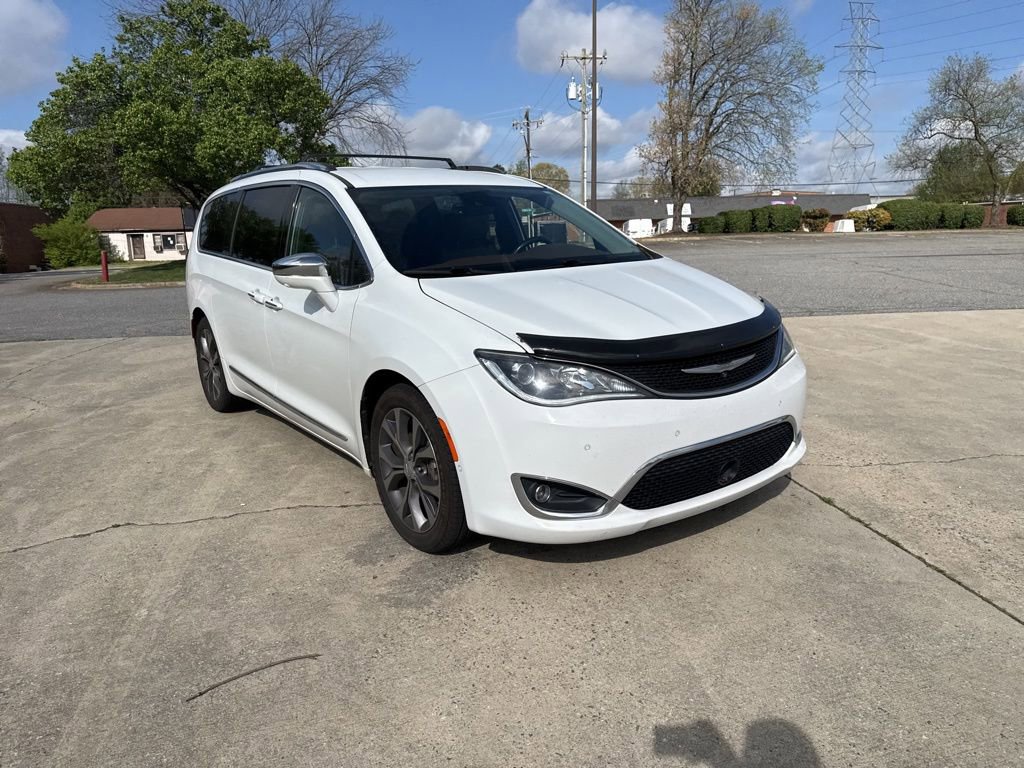 Used 2017 Chrysler Pacifica Limited image 1