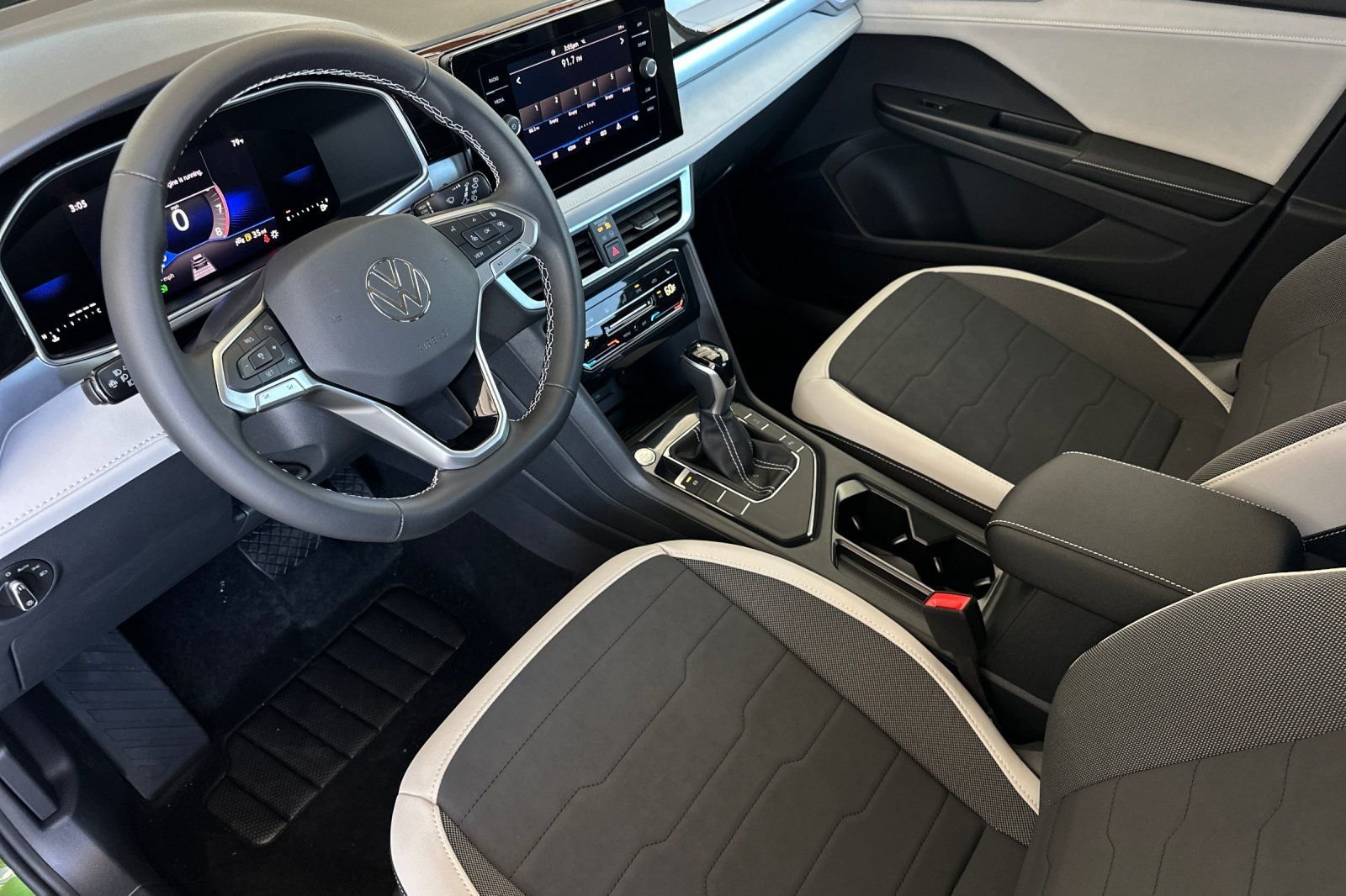 New 2026 Volkswagen Taos SE FWD image 10