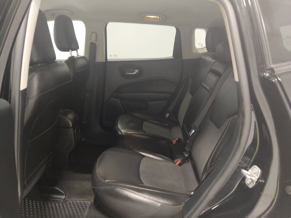 Used 2019 Jeep Compass Latitude w/ Cold Weather Group FWD image 18