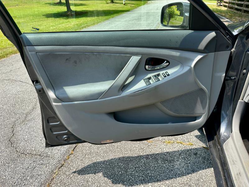 Used 2011 Toyota Camry LE w/ LE Extra-Value Pkg image 9