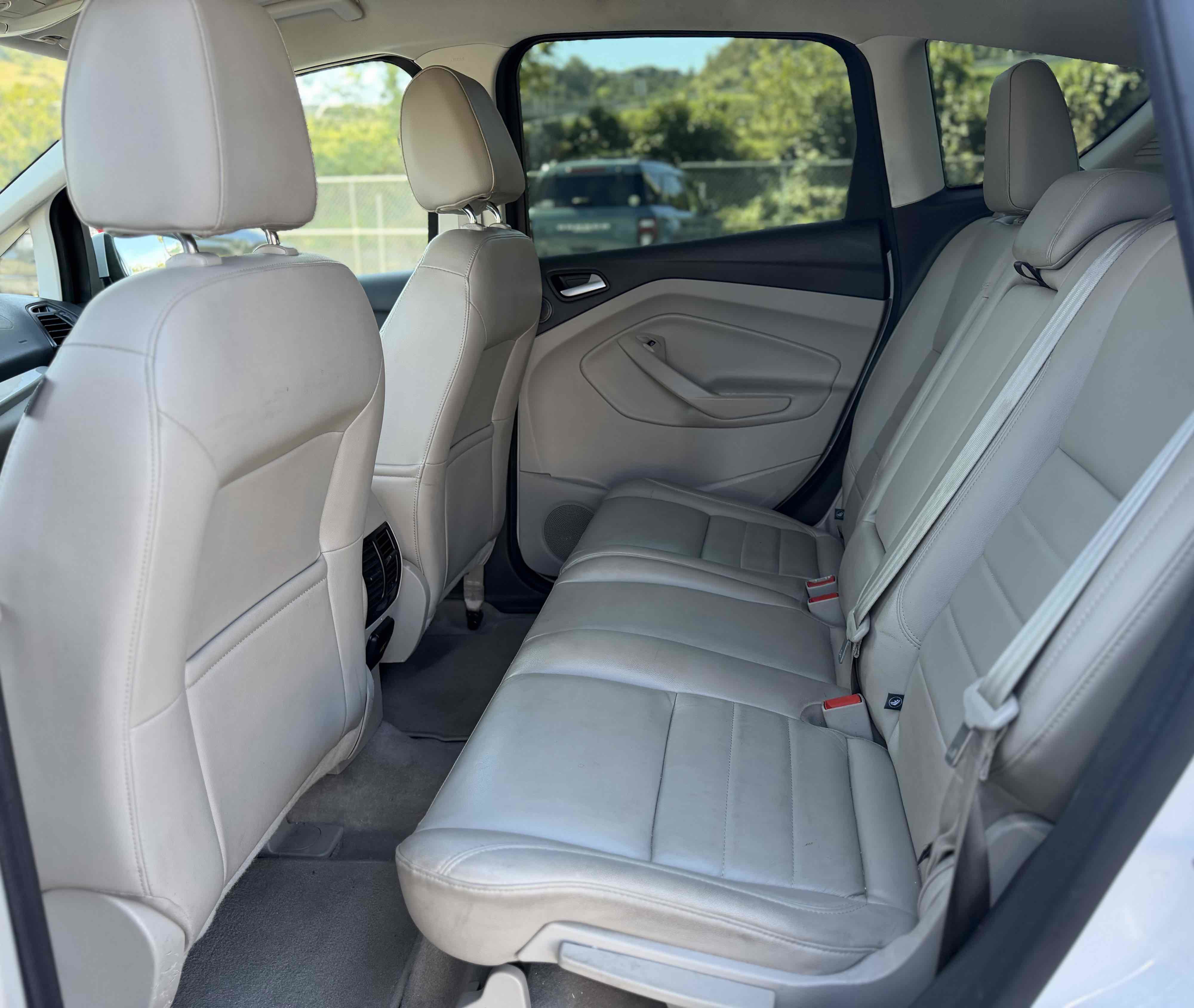 Used 2016 Ford C-MAX Energi SEL w/ Equipment Group 302A FWD image 26