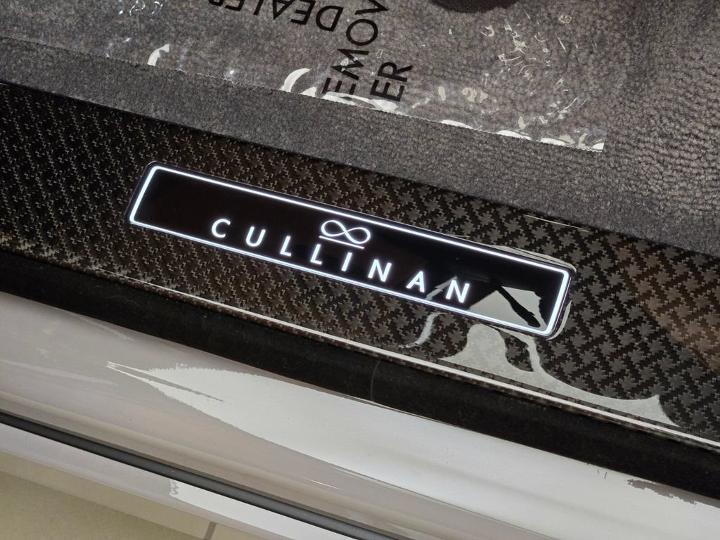 New 2027 Rolls-Royce Cullinan Black Badge AWD/4WD image 34