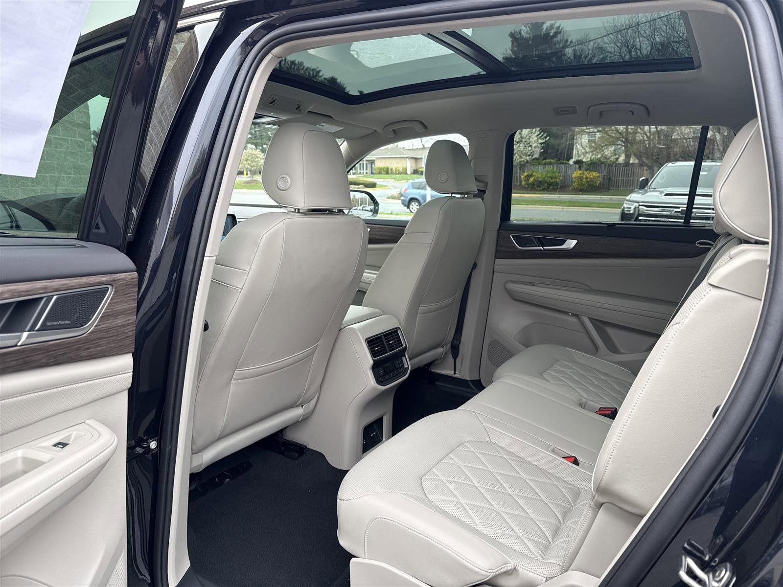 New 2025 Volkswagen Atlas SEL Premium R-Line image 30