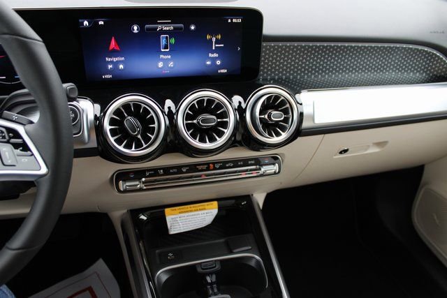 New 2025 Mercedes-Benz GLB 250 4MATIC image 25