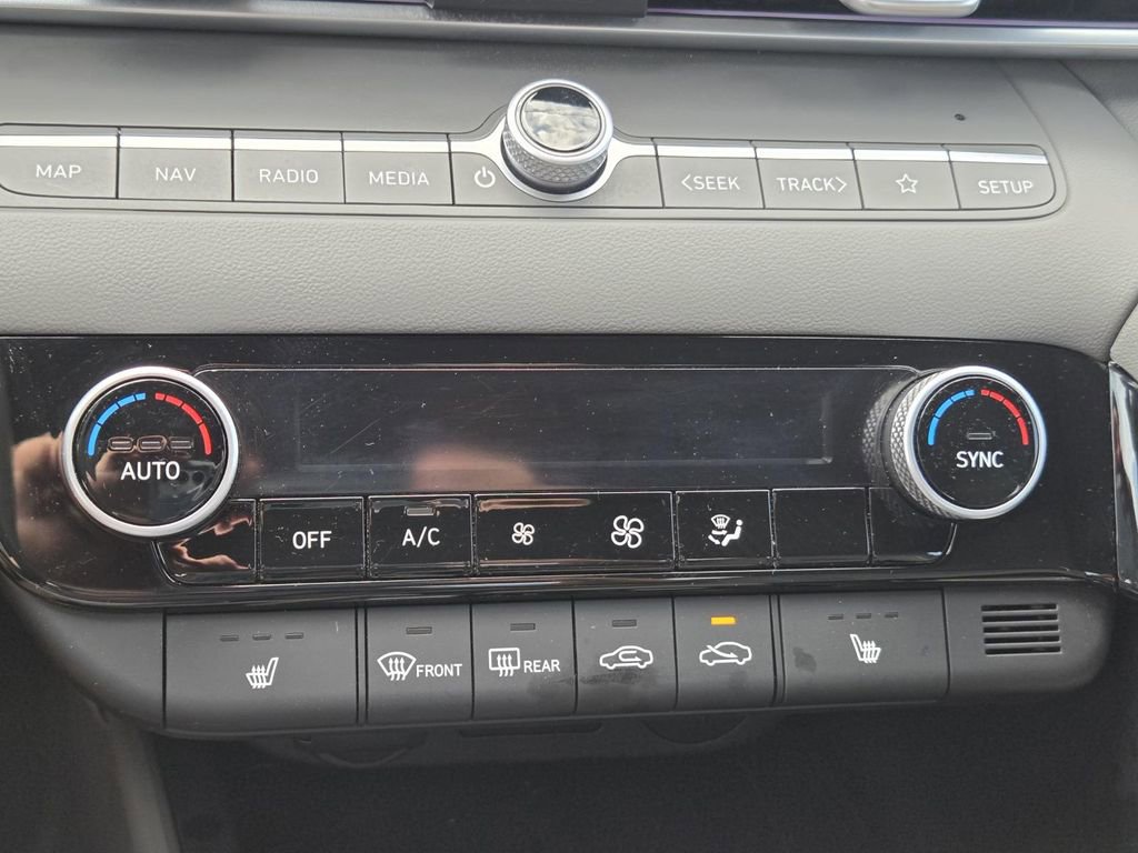 Used 2025 Hyundai Elantra SEL FWD image 32