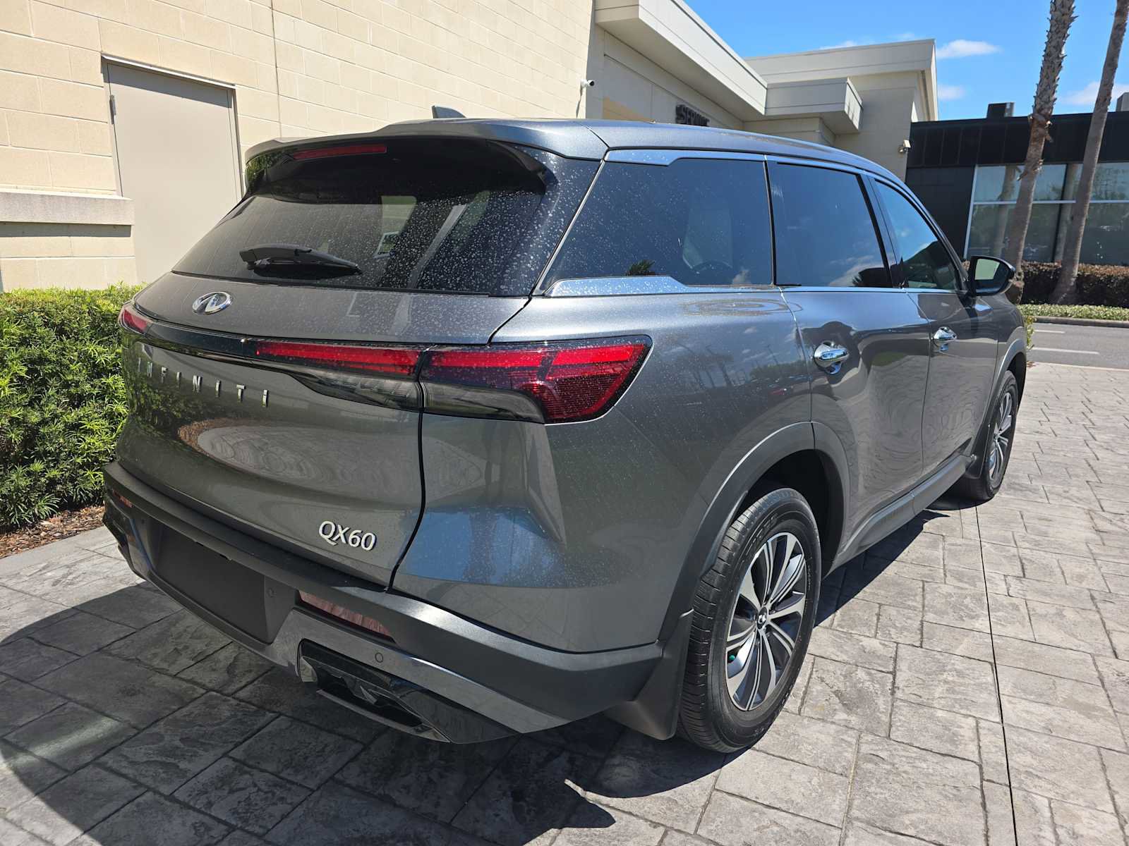 Used 2024 INFINITI QX60 Pure FWD image 3