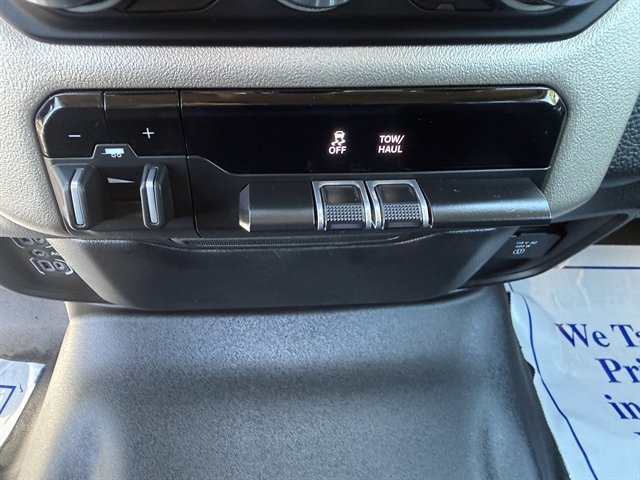 Used 2019 RAM 1500 Laramie AWD/4WD image 39