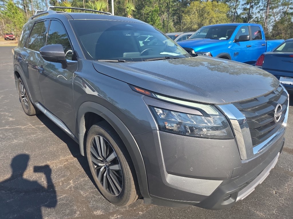 Used 2025 Nissan Pathfinder Platinum image 8