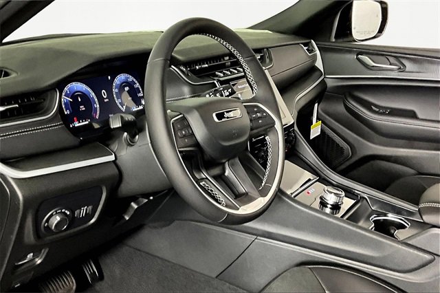 New 2025 Jeep Grand Cherokee L Altitude image 8