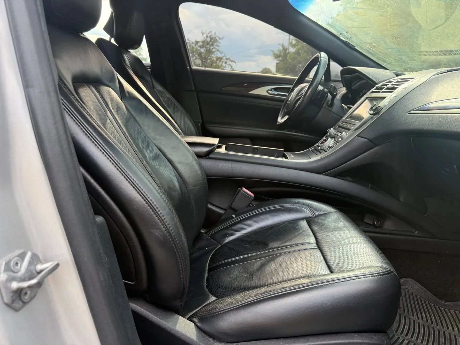 Used 2017 Lincoln MKZ Reserve FWD image 7