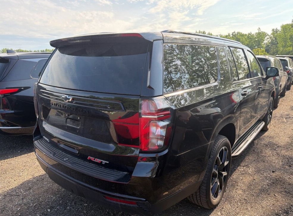 Used 2024 Chevrolet Suburban RST w/ Luxury Package AWD/4WD image 3