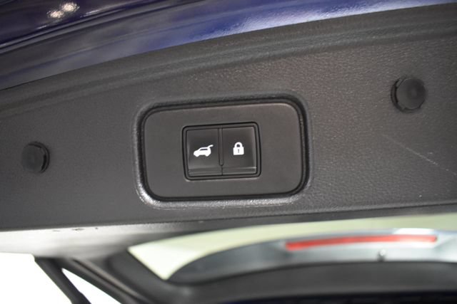 Used 2022 Nissan Pathfinder SL w/ SL Black Package AWD/4WD image 35