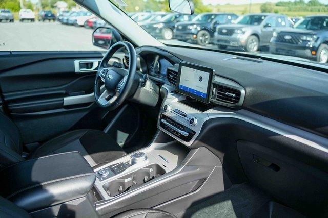 Used 2023 Ford Explorer XLT image 16