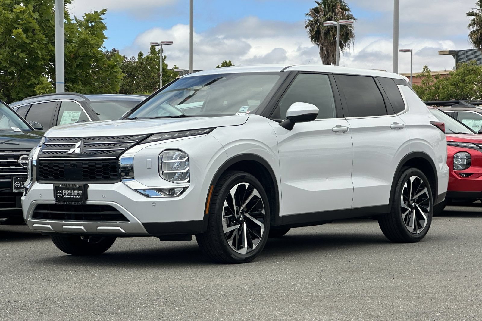 Used 2024 Mitsubishi Outlander AWD image 8