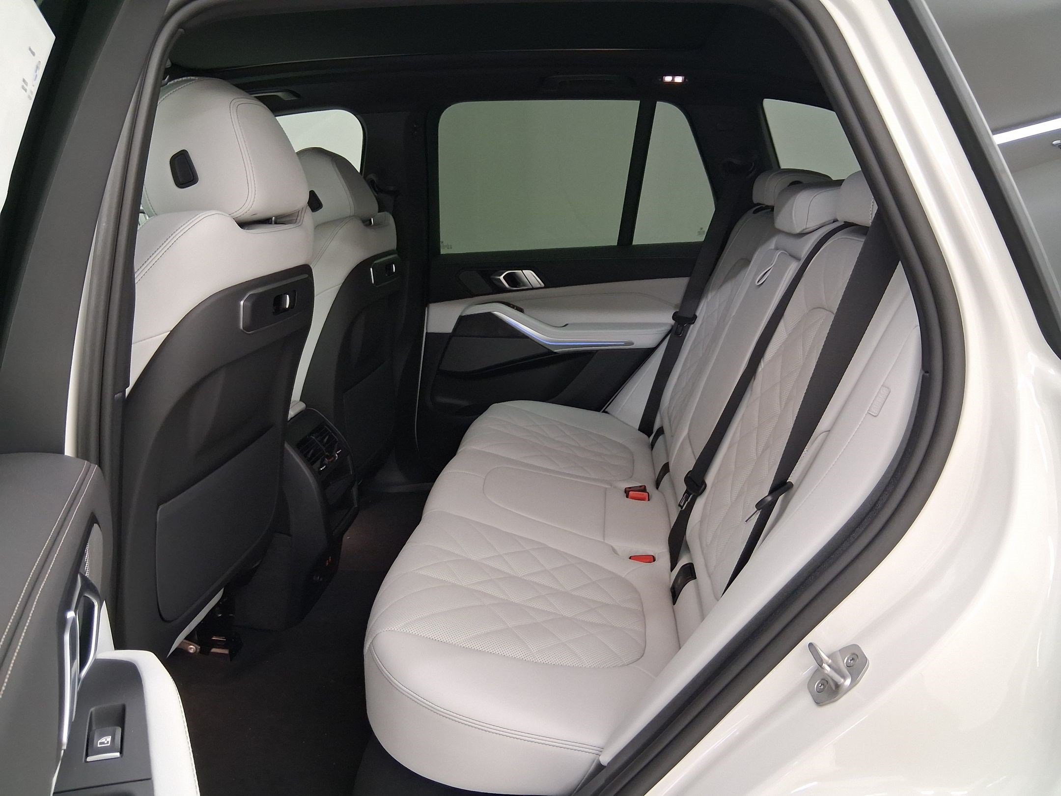 New 2026 BMW X5 xDrive50e AWD/4WD image 14