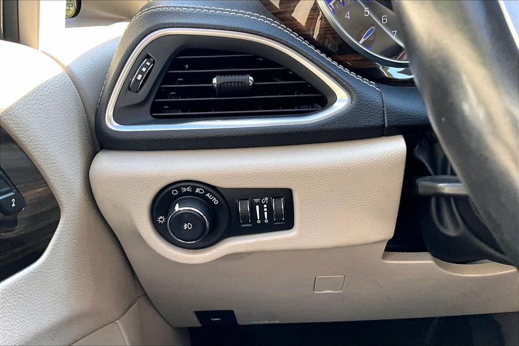 Used 2021 Chrysler Pacifica Limited w/ Premium & Safety Sphere Group AWD/4WD image 16