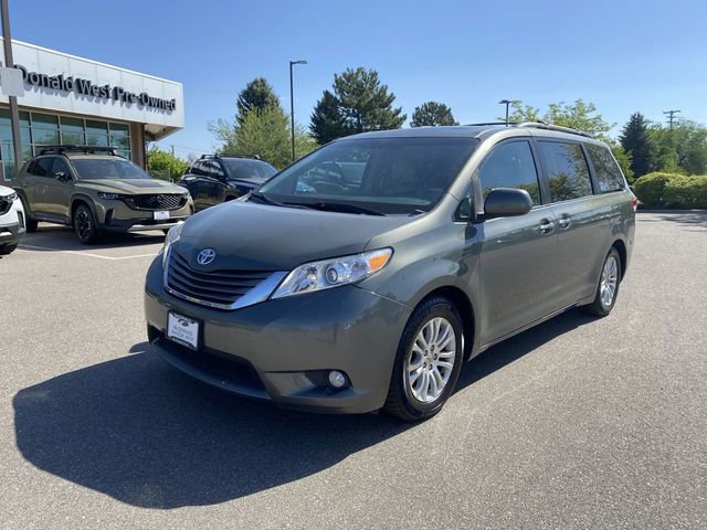 Used 2011 Toyota Sienna XLE w/ Premium Pkg FWD image 9
