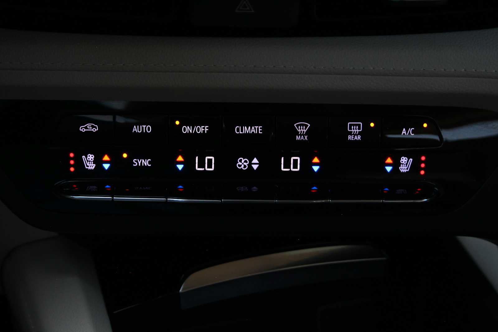 Used 2023 Buick Envision Avenir FWD image 38