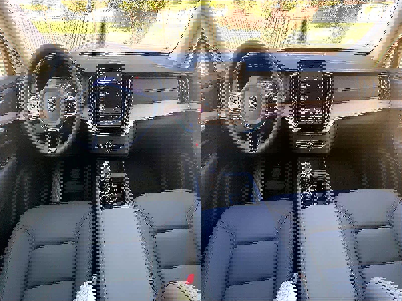 New 2026 Volvo XC90 B5 Plus w/ Protection Package image 7