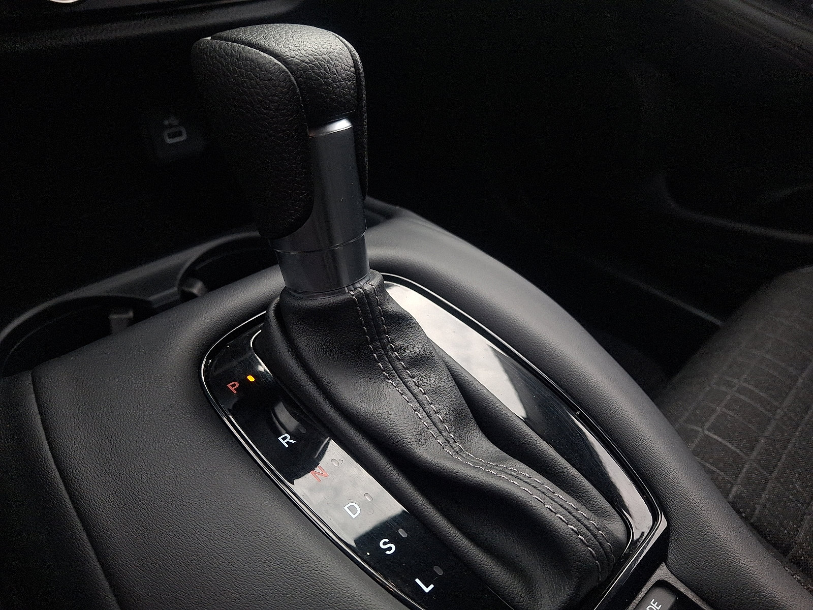 Certified 2025 Honda HR-V LX image 14