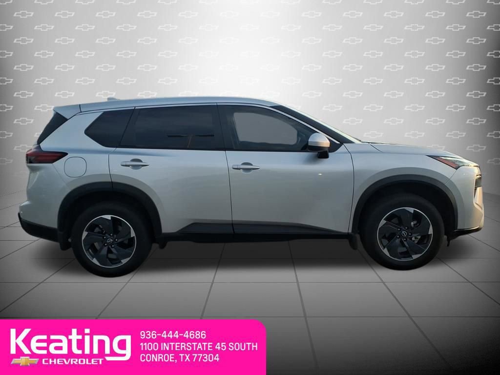 Used 2024 Nissan Rogue SV image 4