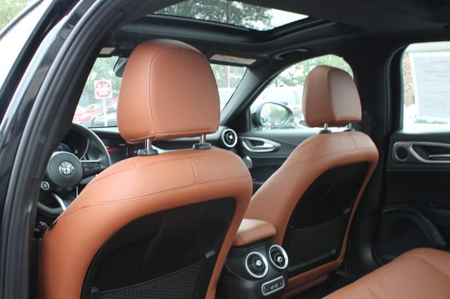 Used 2024 Alfa Romeo Giulia Ti AWD/4WD image 32