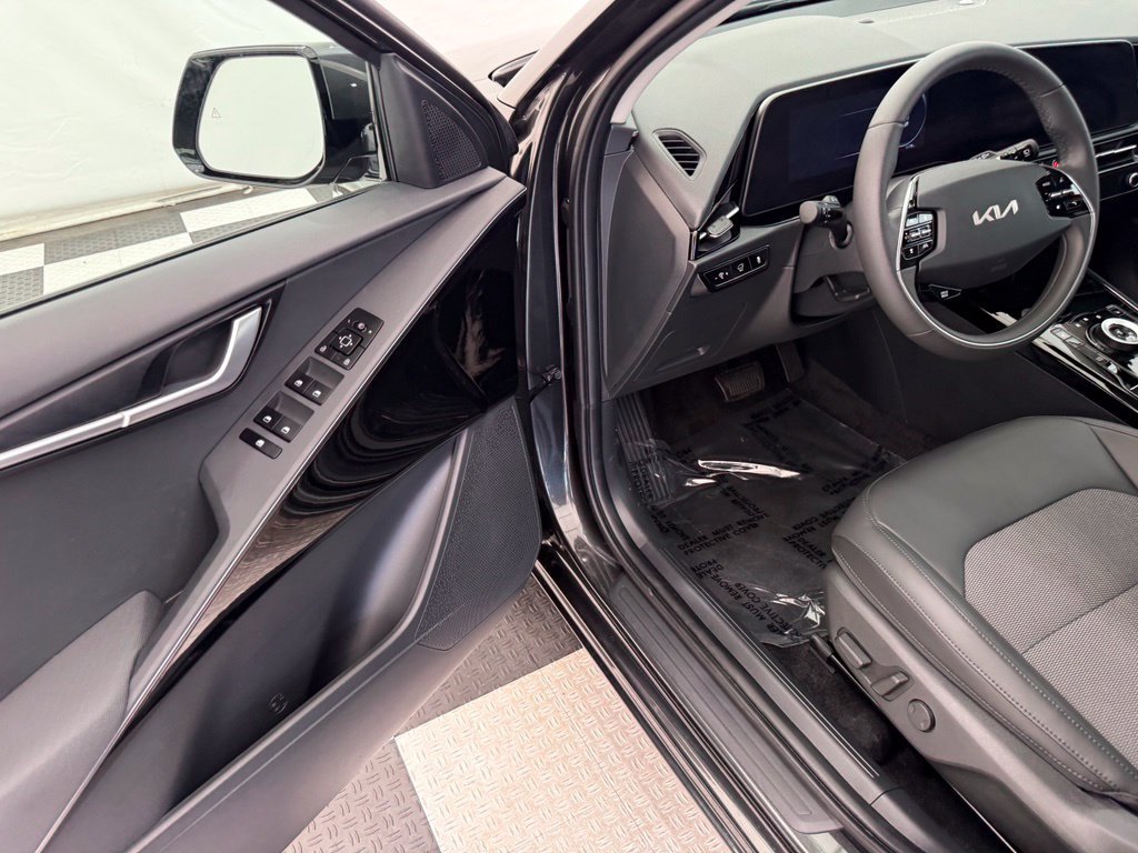 Used 2025 Kia Niro Wind FWD image 30