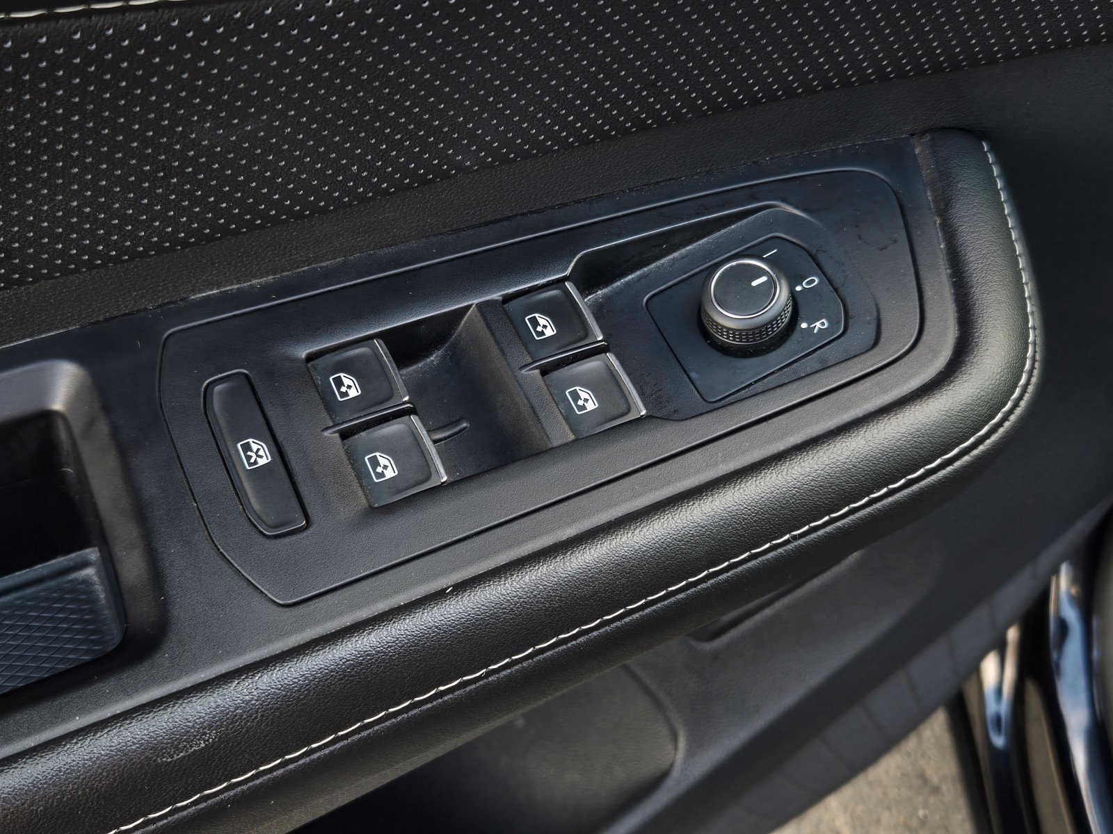 Used 2024 Volkswagen Atlas SE FWD image 10