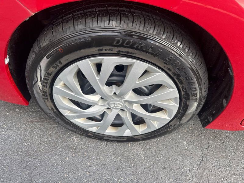 Used 2017 Toyota Corolla LE image 35