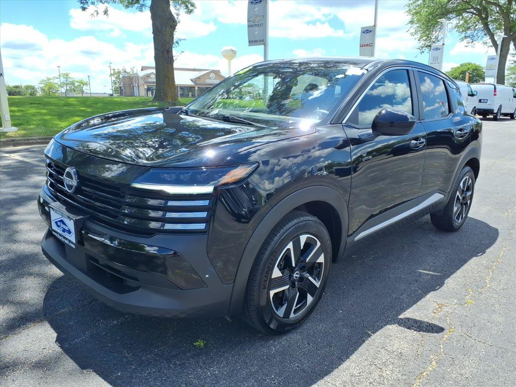 Used 2025 Nissan Kicks SV AWD/4WD image 3