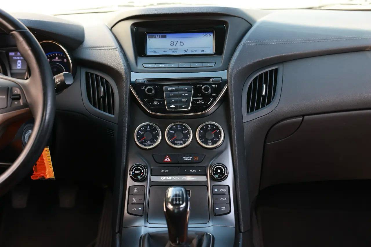 Used 2013 Hyundai Genesis 3.8 image 34