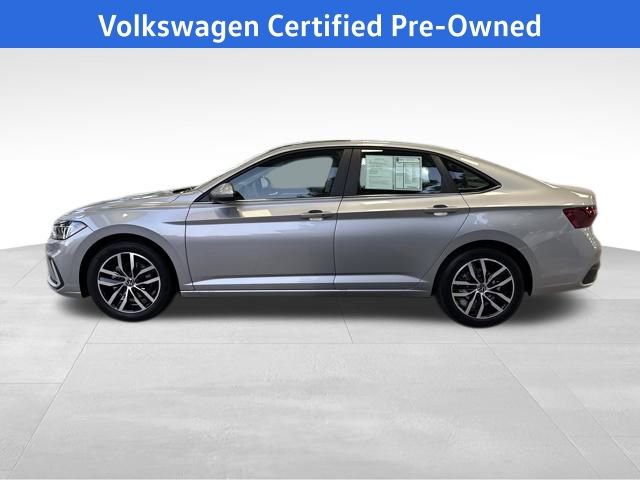 Certified 2025 Volkswagen Jetta SE w/ Sunroof Package video 2
