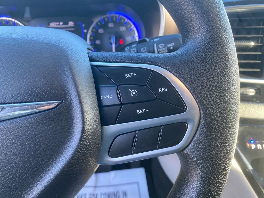 Used 2020 Chrysler Voyager LX image 17