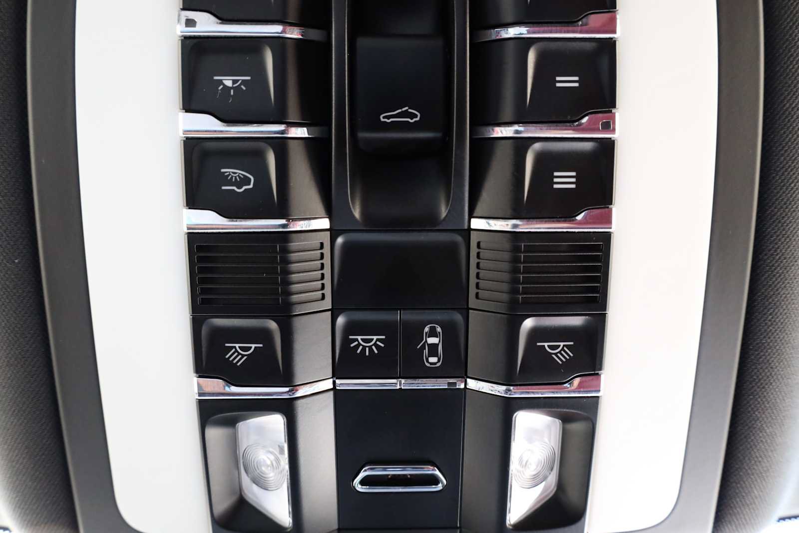 Used 2025 Porsche Macan S AWD/4WD image 29