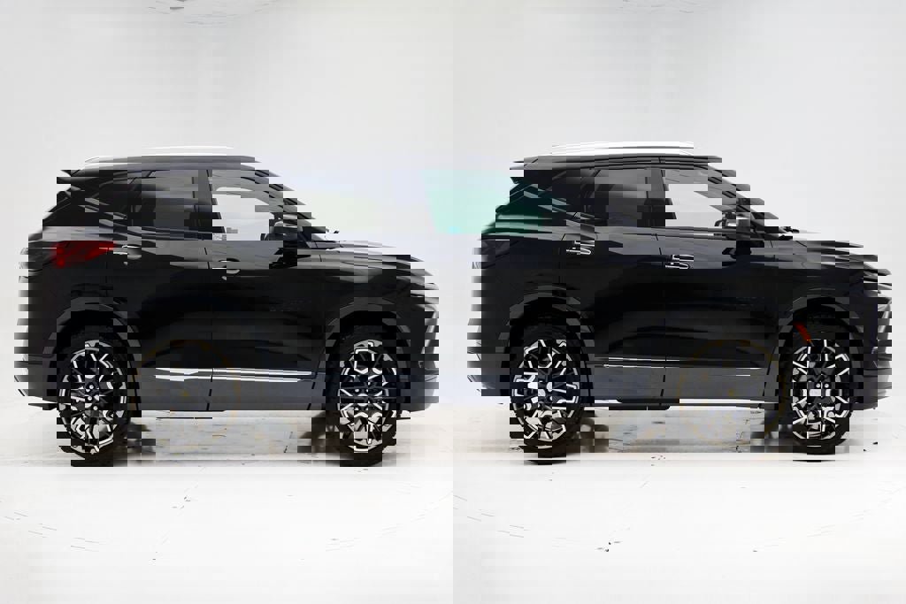 Used 2023 Chevrolet Blazer Premier w/ Enhanced Convenience Package image 3