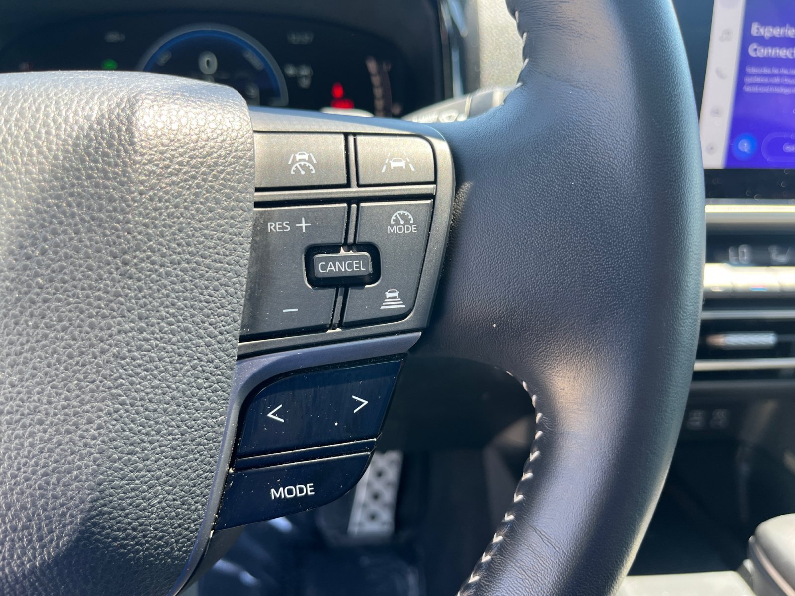 Used 2025 Toyota Camry SE FWD image 15