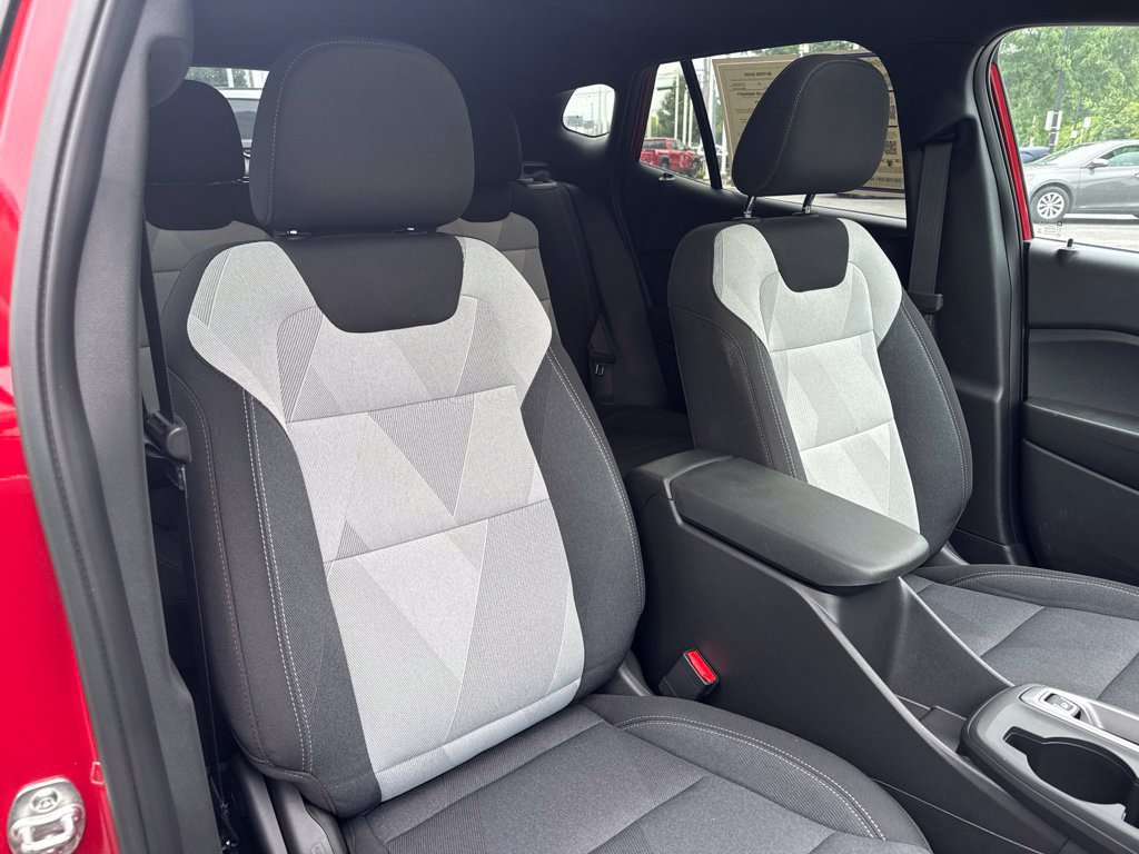 Used 2026 Chevrolet Trax RS w/ Sunroof Package FWD image 27