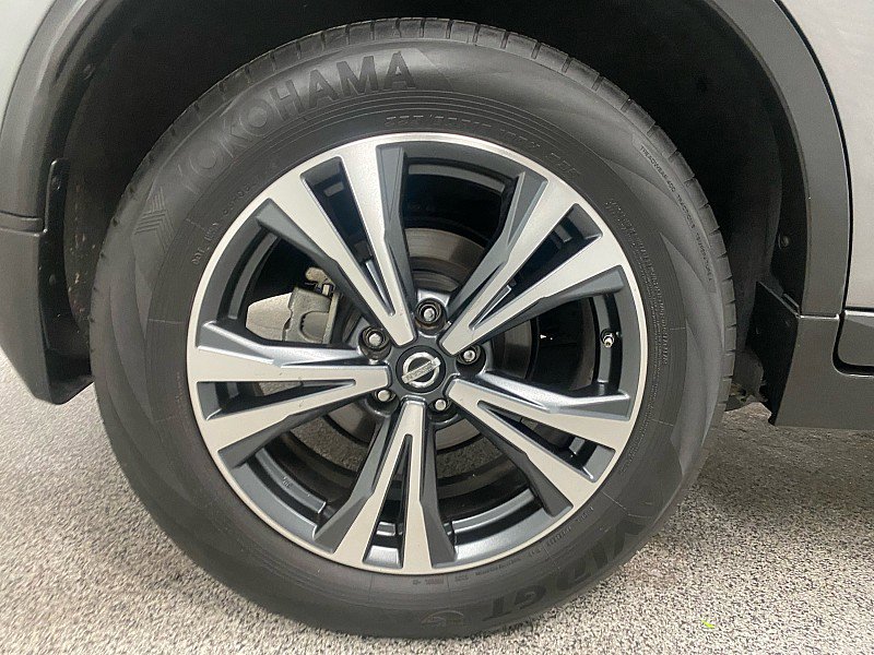 Used 2017 Nissan Rogue SL w/ SL HEV Premium Package image 26