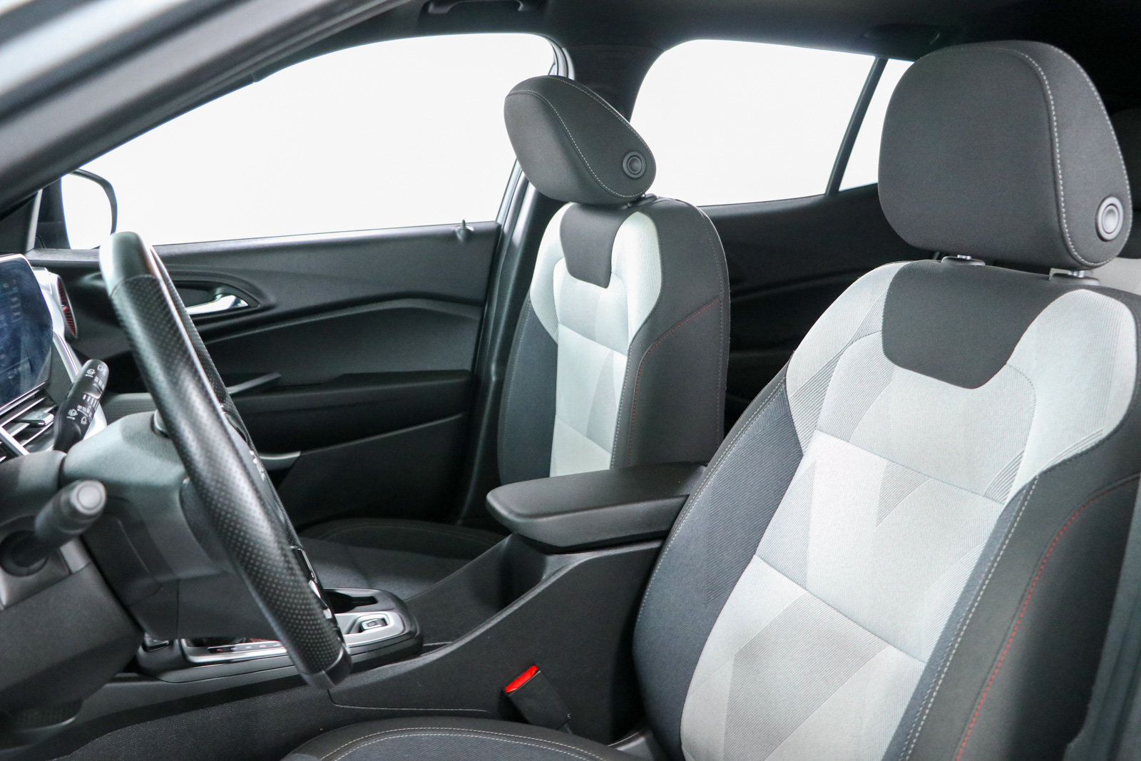 Used 2024 Chevrolet Trax RS w/ Sunroof Package FWD image 24