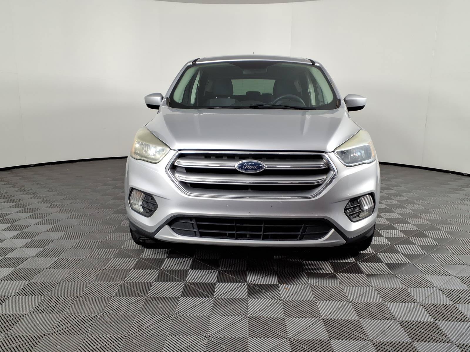 Used 2017 Ford Escape SE FWD image 2