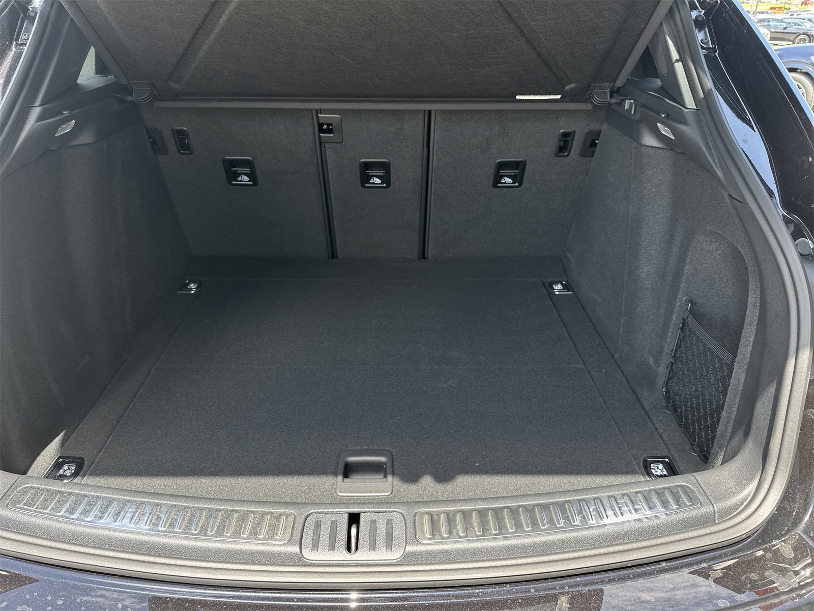 New 2025 Porsche Macan image 16