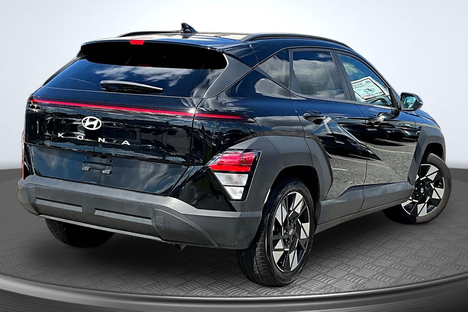 Used 2025 Hyundai Kona SEL FWD image 5