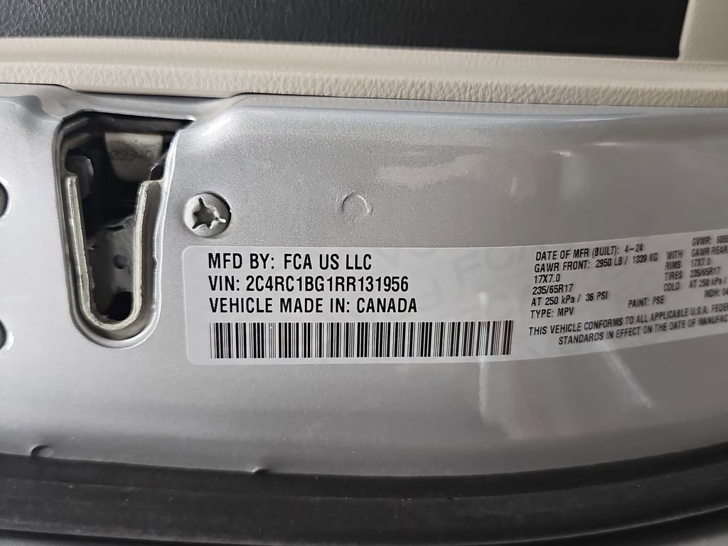 Used 2024 Chrysler Pacifica Touring-L image 33