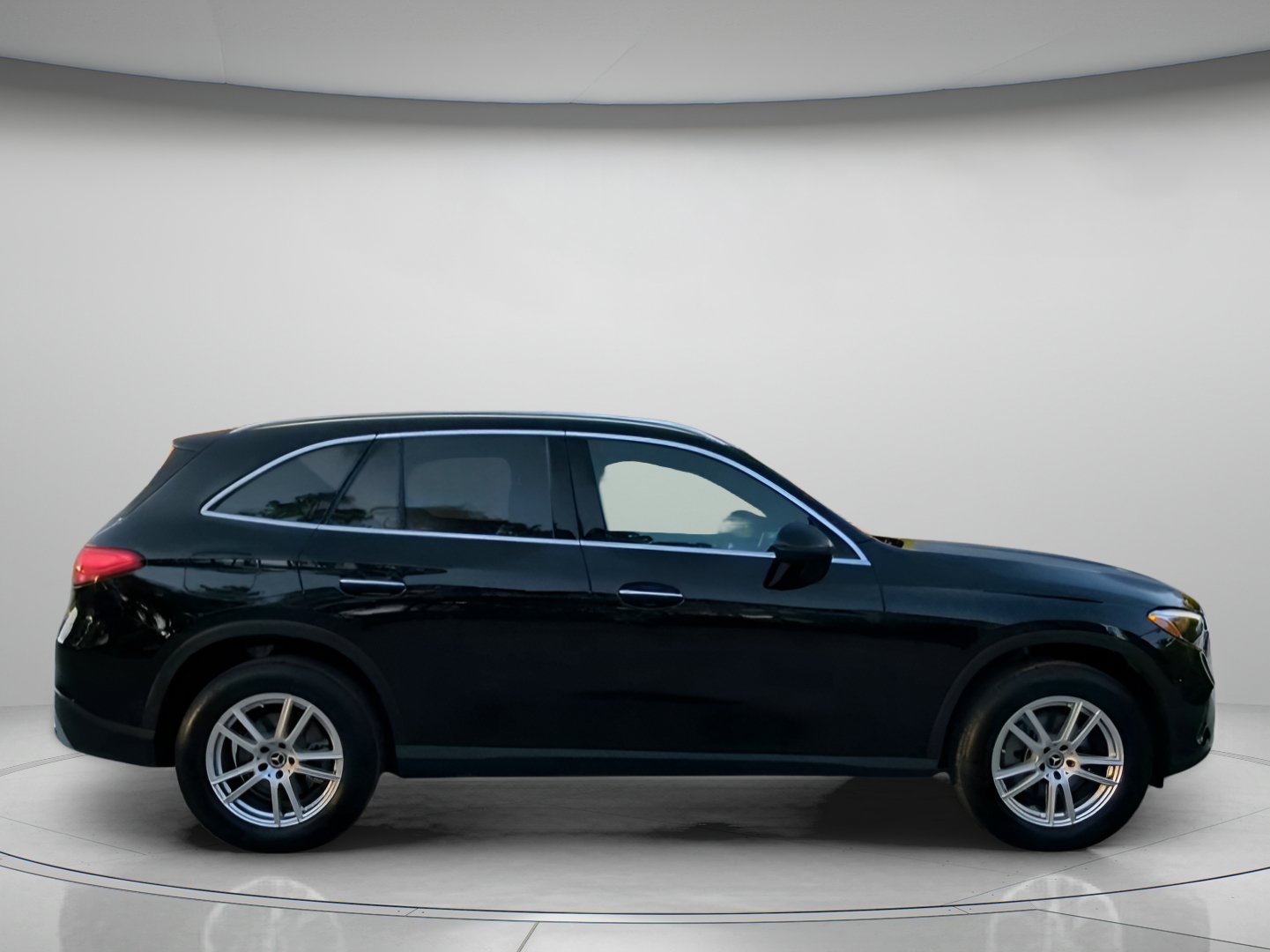 Used 2025 Mercedes-Benz GLC 300 image 32