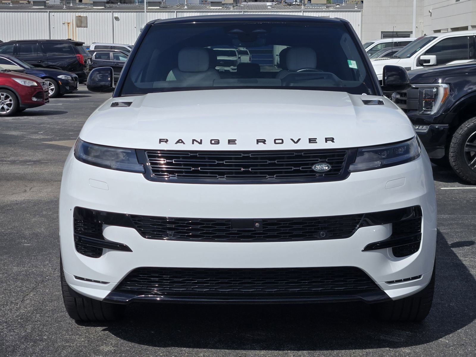 Used 2025 Land Rover Range Rover Sport Dynamic SE image 2